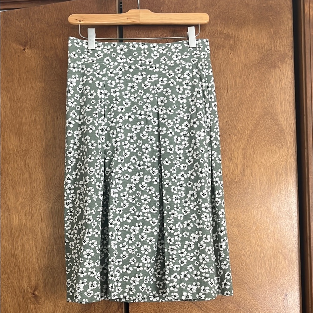 Green Pleated A-Line Midi Skirt for Casual Wear
